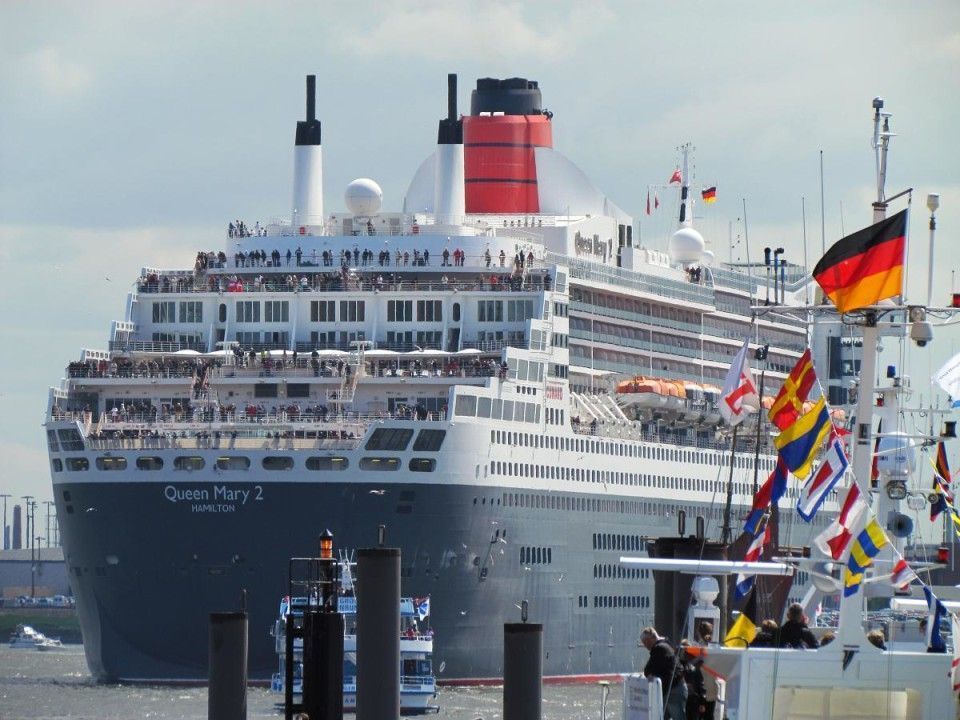 18 Queen Mary 2 puerto Hamburgo