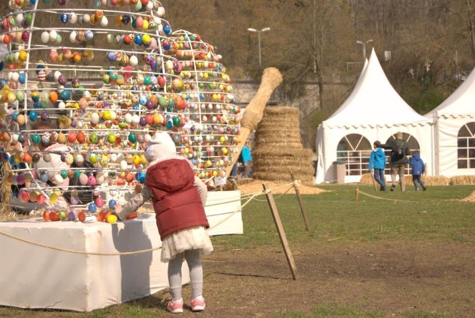 18 con huevos de pascua